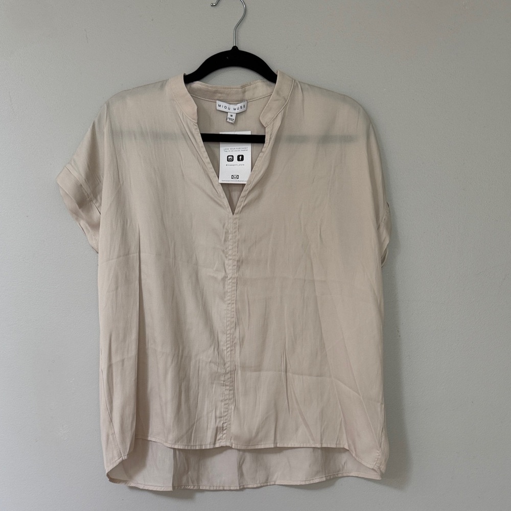 Mossimo Relaxed Short-Sleeve Split V-Neck Blouse in Light Cream